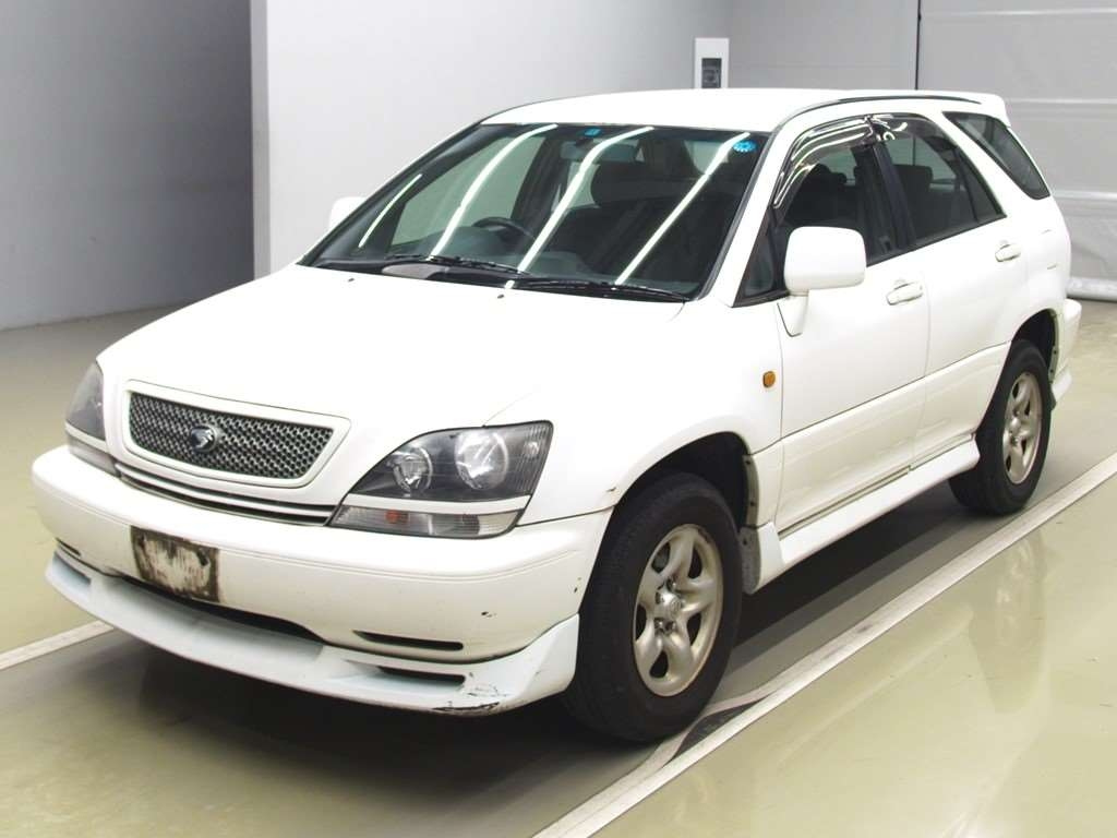 Тойота харриер с японии. Тойота Харриер 2000. Автодром Toyota Harrier 2000 года. Харриер 2000 белый черный салон