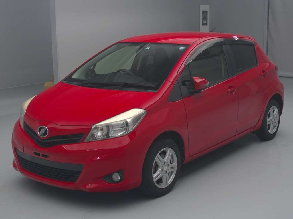 Тойота Vitz 2011 года