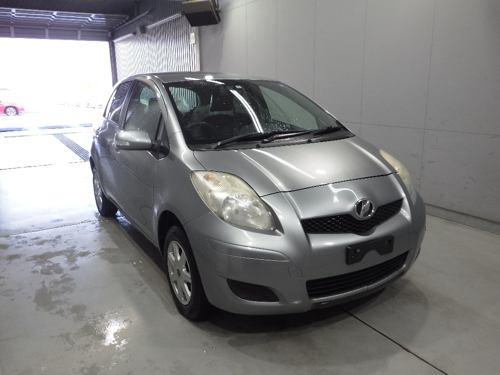 Toyota Vitz 4wd снизу