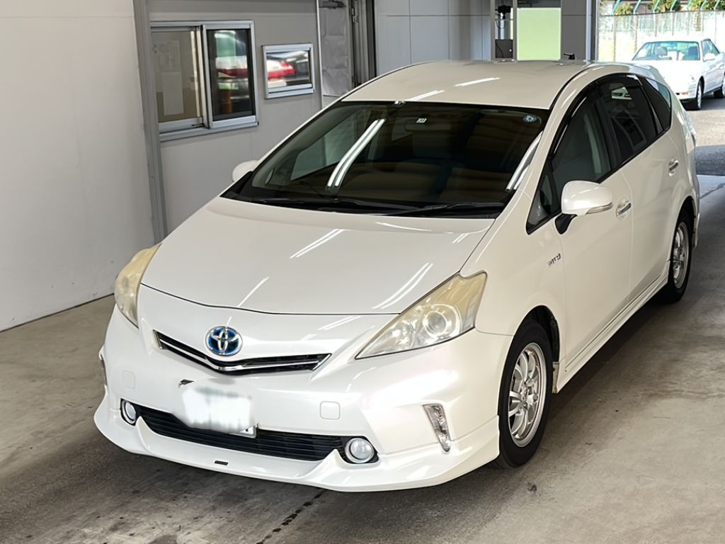 Toyota Prius Alpha 2011