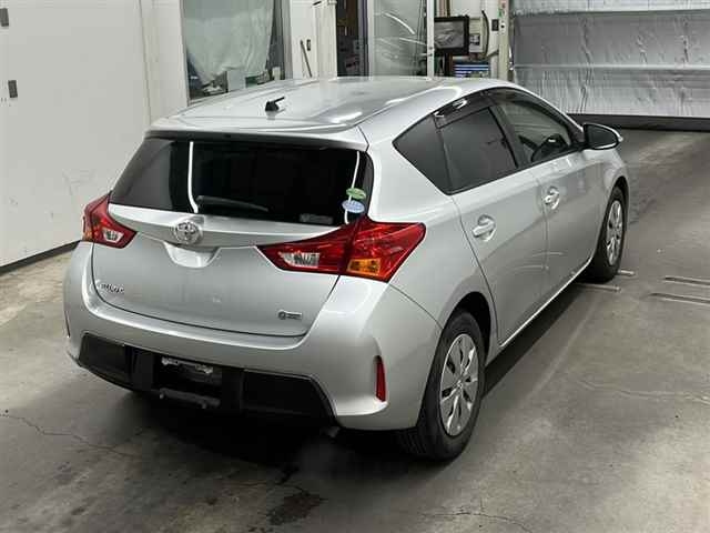 Toyota Auris 2013 зад